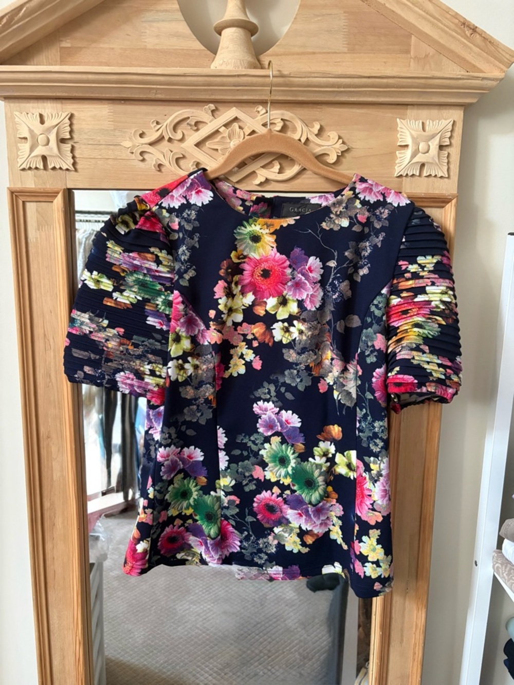 Gracia Navy Floral Blouse with Pleated Sleeves- Pristine - M